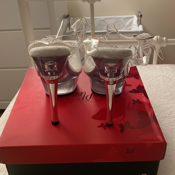 ALLURE-608 PLATFORM SANDAL | CLEAR VINYL - Picture 6 of 6